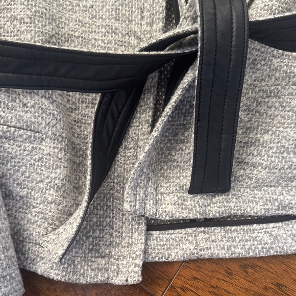 Banana Republic Factory wrap jacket with black trim - Picture 6 of 8